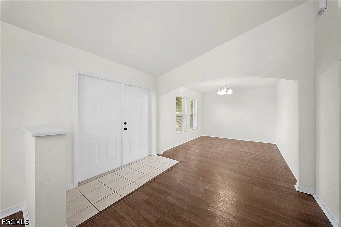 3 bed, 2.0 bath, 2007 sqft, $1,900 — Photo 4