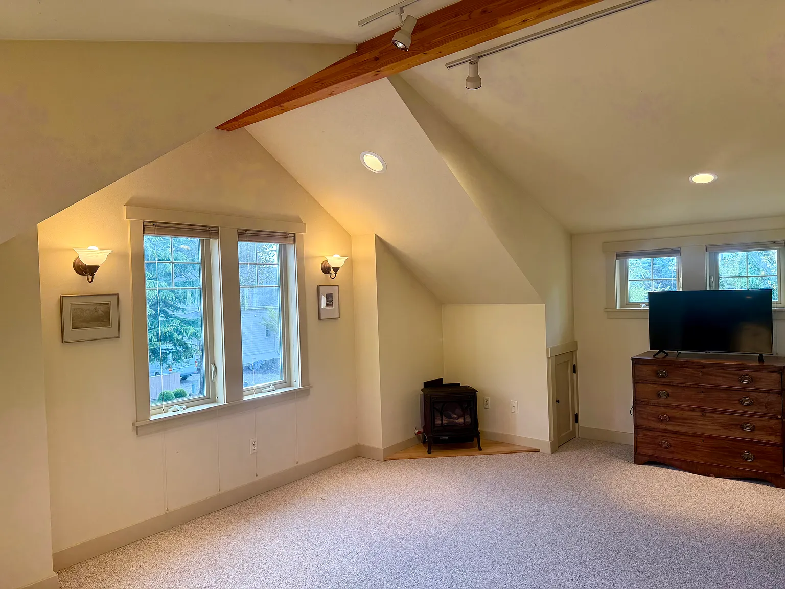 1 bed, 700 sqft, $2,200 — Photo 2