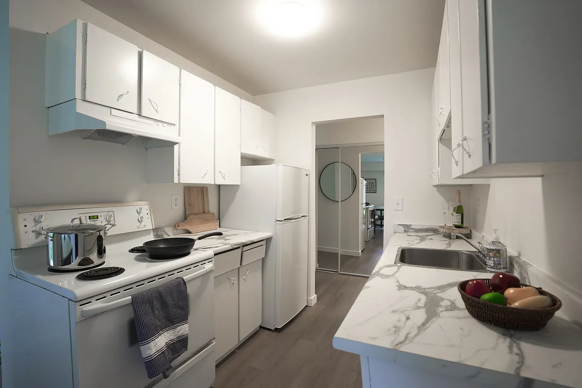 Building Photo - 33702 McDougall Ave #402