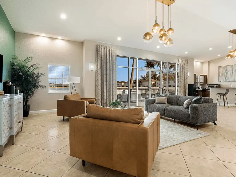 4495 Emerald Vis — Photo 2