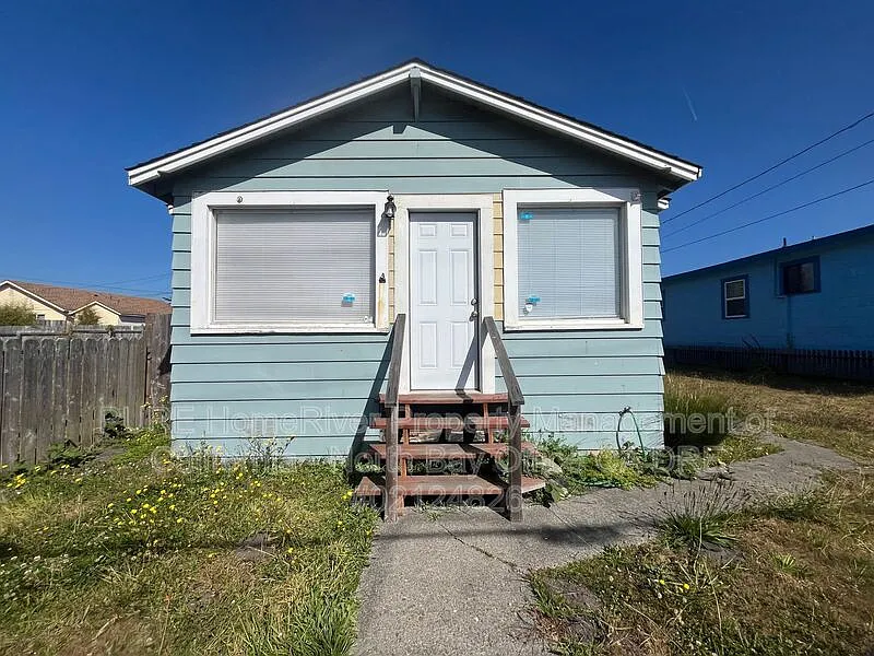 2 bed, 1.0 bath, $1,925 — Photo 2