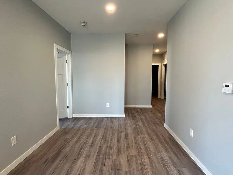 2724 Silver St — Photo 97