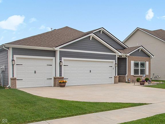 2nd image of 290 Waterford Ln
