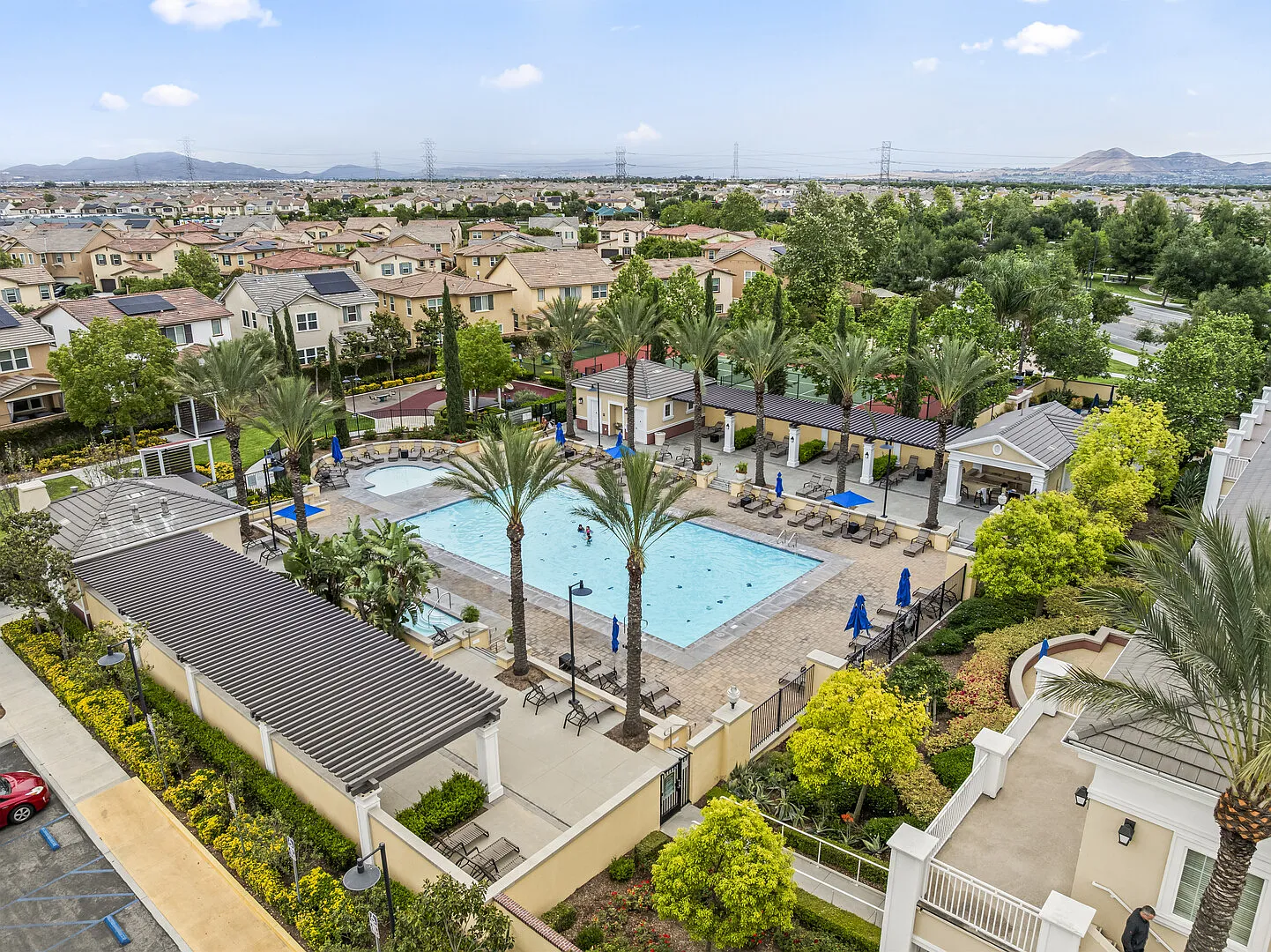 4BE3BA Home | Community Pool + Jacuzzi | Ideal for Extended Stay — Photo 4