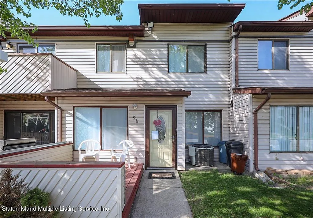 96 Wolkoff Ln photo 1