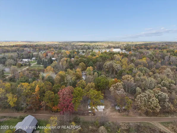 9595 E State Rd, Haslett, MI 48840