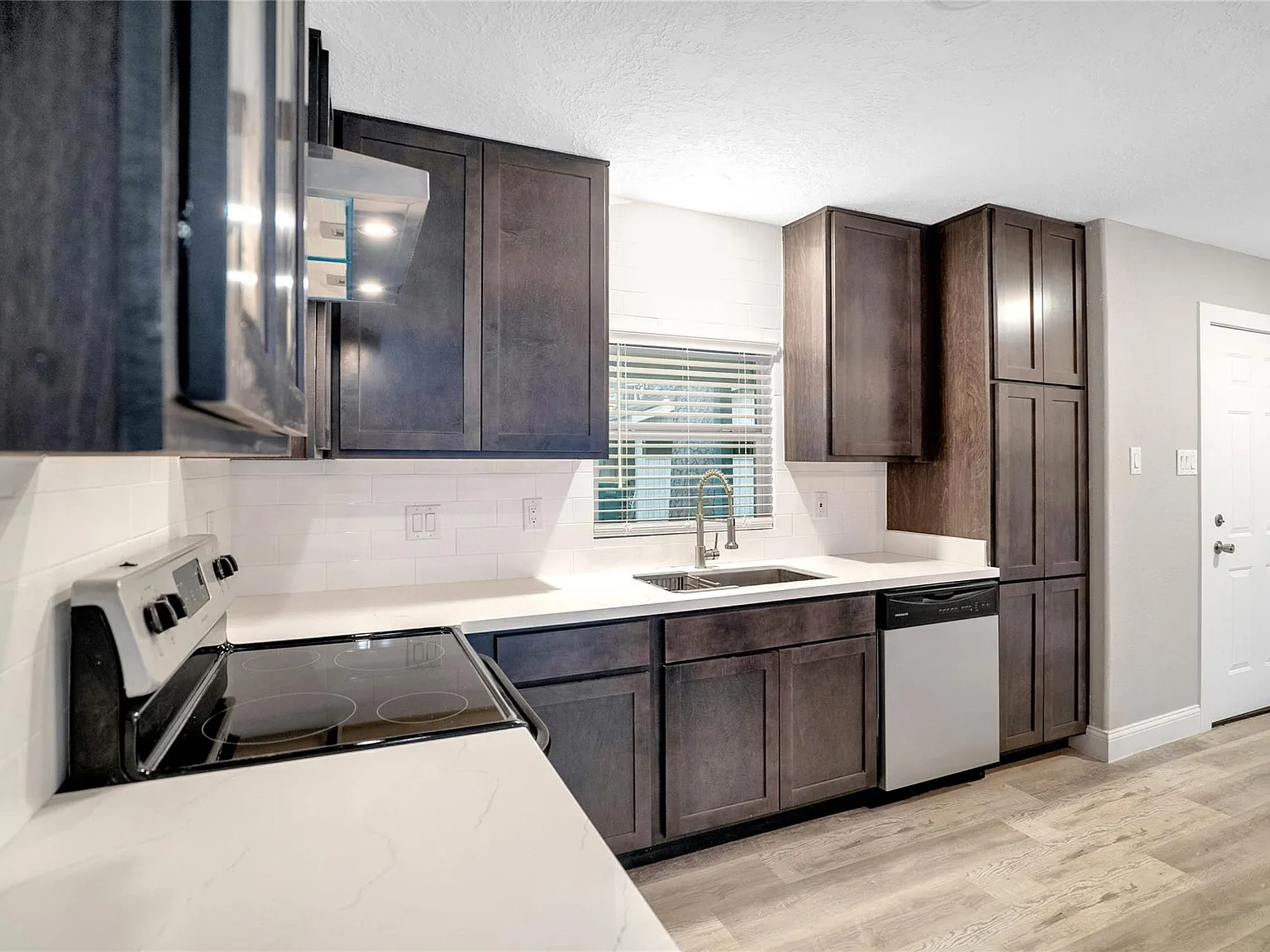3 bed, 2.0 bath, 1208 sqft, $1,850 — Photo 4