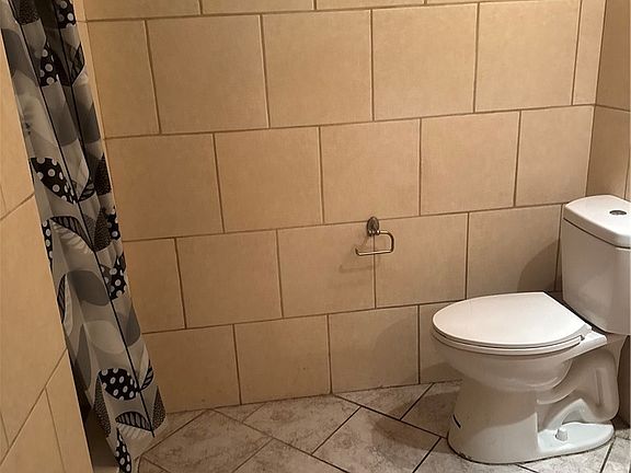 2nd image of 1849 Maravilla Ave APT A12