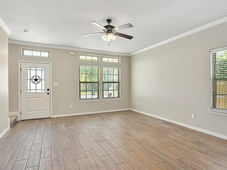 401 Ash St #B — Photo 13