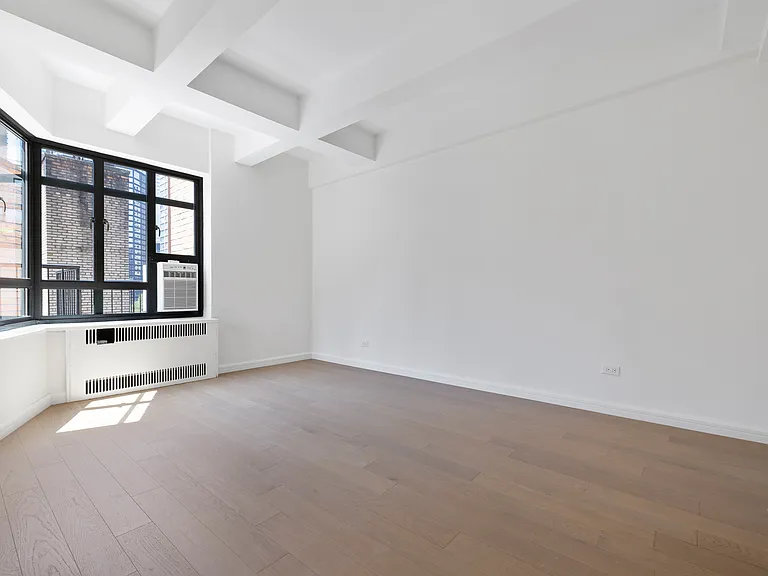 340 E 52nd St #PHC — Photo 5