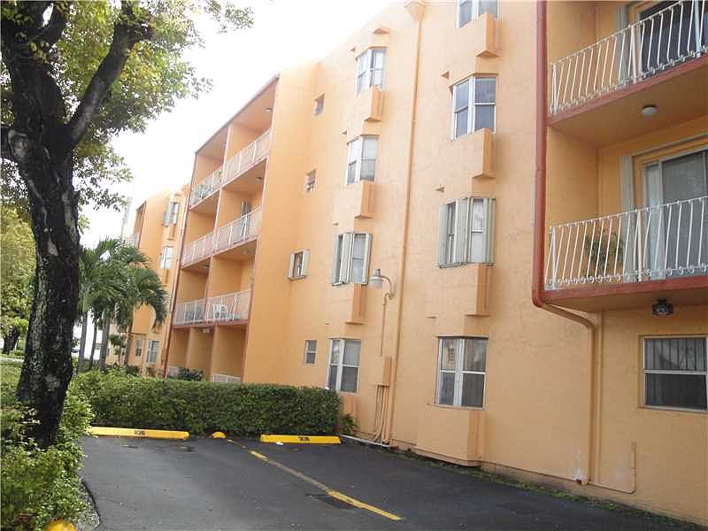 1st image of 6200 W Flagler St APT 402