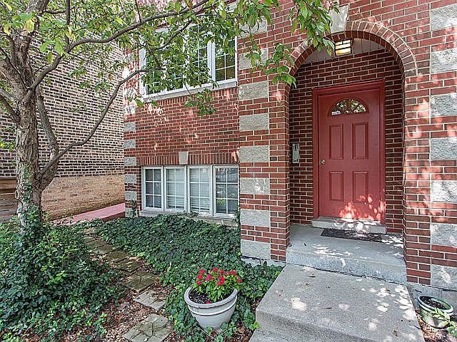 1st image of 1028 N Wolcott Ave #2