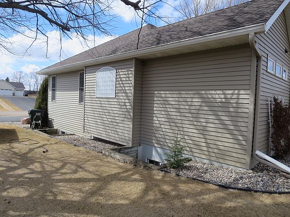4th image of 121 Willimantic Dr NW