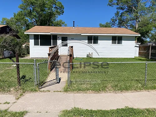 1005 Denver Ave Photo 1
