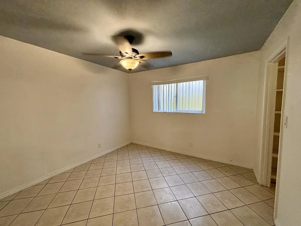 4246 Van Dyke Ave — Photo 4