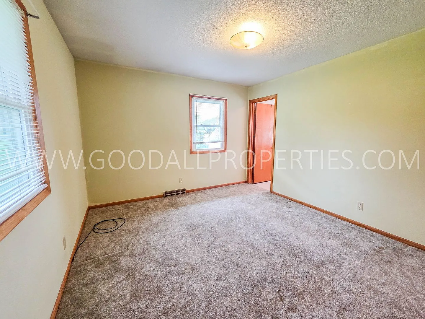 Spacious Perry 2-Bedroom Duplex with Attached Garage + Basement — Photo 3