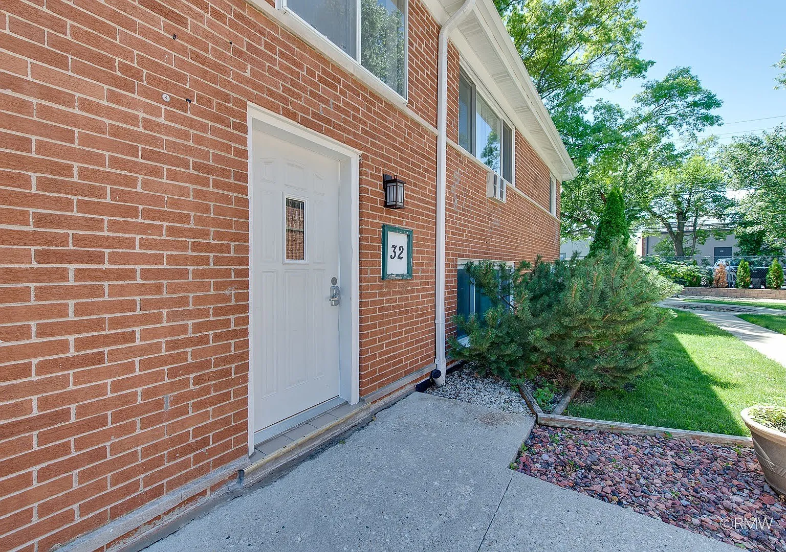 2 bed, 655 sqft, $1,850 — Photo 3