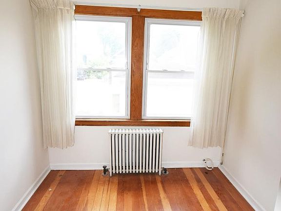 3rd image of 1321 Scoville Ave