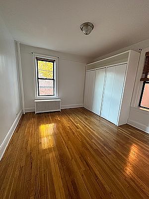 4th image of 2436 43rd St APT 1H