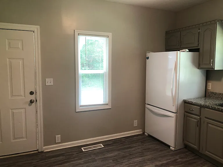 1290 Louisville Hwy — Photo 11