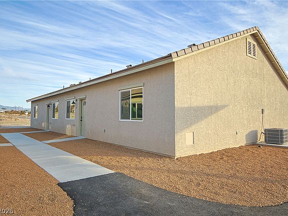 3rd image of 1101 Sixshooter Ave