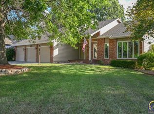 7304 SW Fountaindale Rd, Topeka, KS 66614