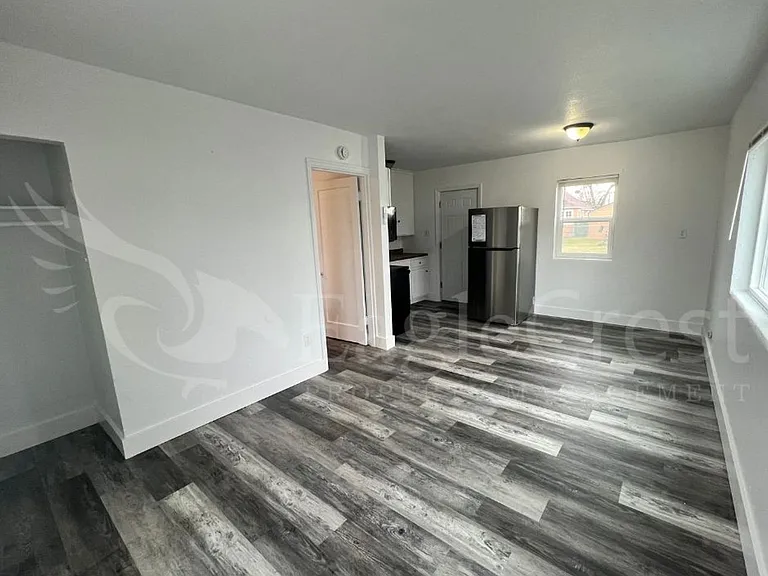 223 SE Roseville Ln — Photo 5
