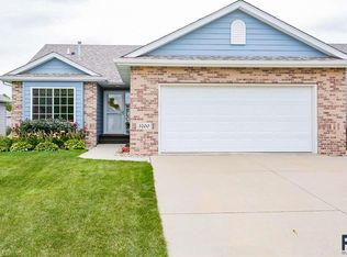 5700 W Oakcrest Dr, Sioux Falls, SD 57107