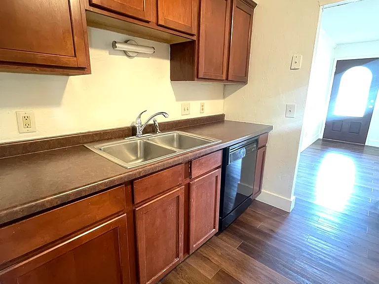 3300 W Hawthorne Ct — Photo 6