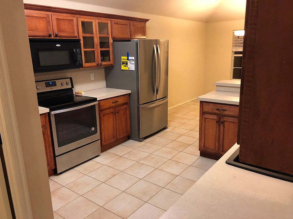 1st image of 104 Springcreek Dr