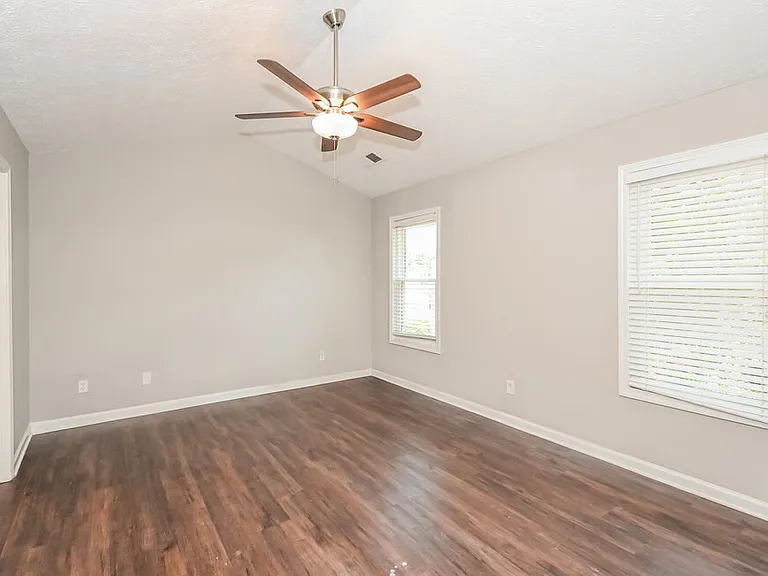 1001 Maidstone Ct — Photo 9