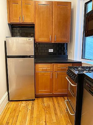3rd image of 67 Thompson St APT 4D
