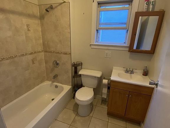 2nd image of 89 Williams St Floor 3