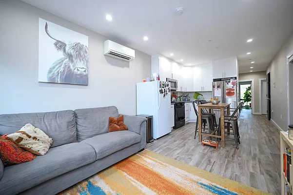 Sold by Remax Edge | media 8