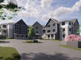 16 Stearns Rd #202, Wellesley, MA 02482