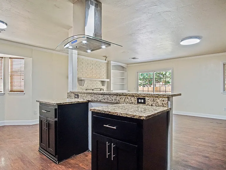 625 Hawthorne Pl — Photo 17