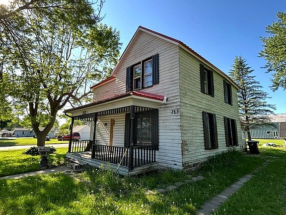 2nd image of 713 W Waupaca St