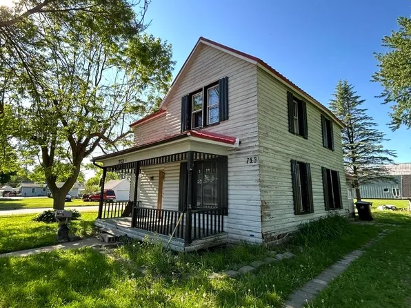 713 W Waupaca St, New London, WI 54961