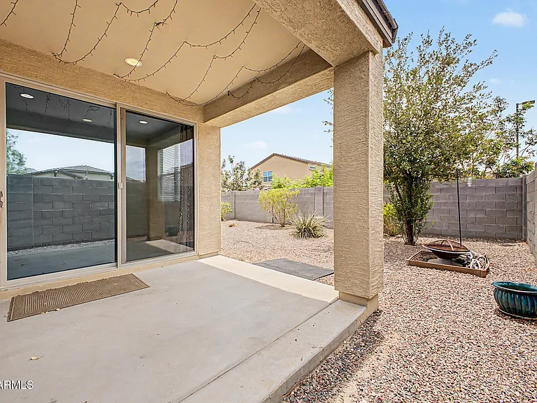 21415 W Holly St — Photo 38
