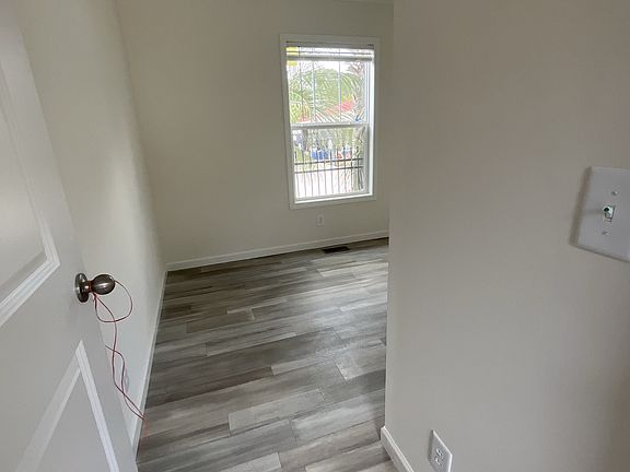 4th image of 1406 E Vince Cir