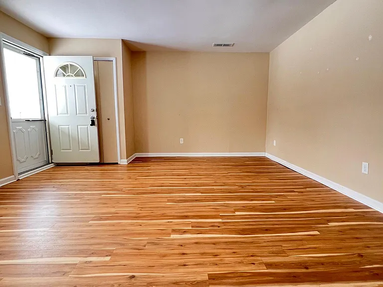 7410 Arcola St — Photo 2