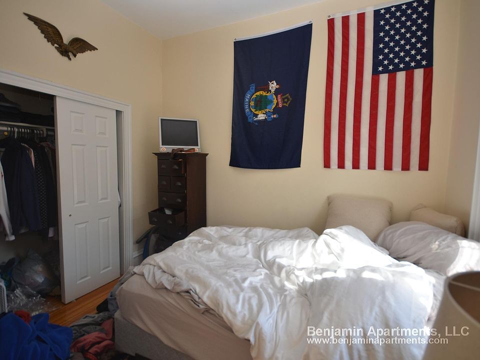 2nd image of 300 Marlborough St APT 8J