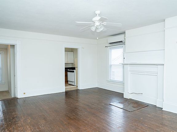 4th image of 813 Belmont Ave APT 3