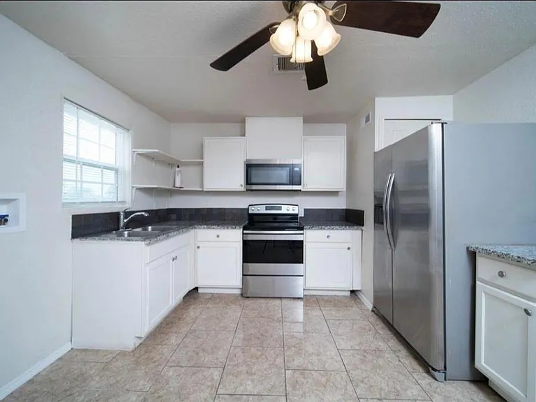 12115 Segrest Dr — Photo 13