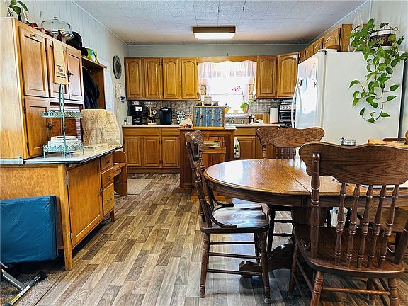 4th image of 883 Herrick Hollow Rd