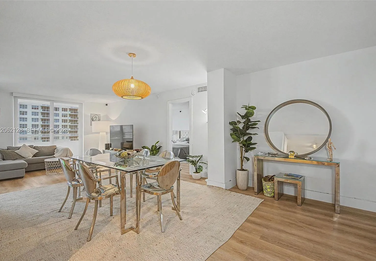 Oceanside Plaza Condo — Photo 4