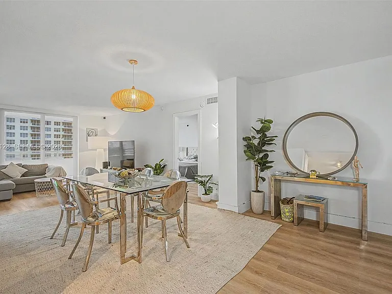5555 Collins Ave #10V — Photo 4
