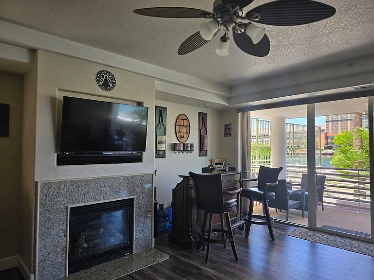 211 Moser Ave #R6 — Photo 27