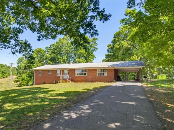 605 Clarksbury Church Rd, Thomasville, NC 27360