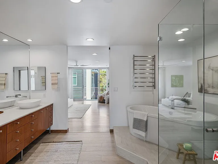 512 Brooks Ave #6 — Photo 25